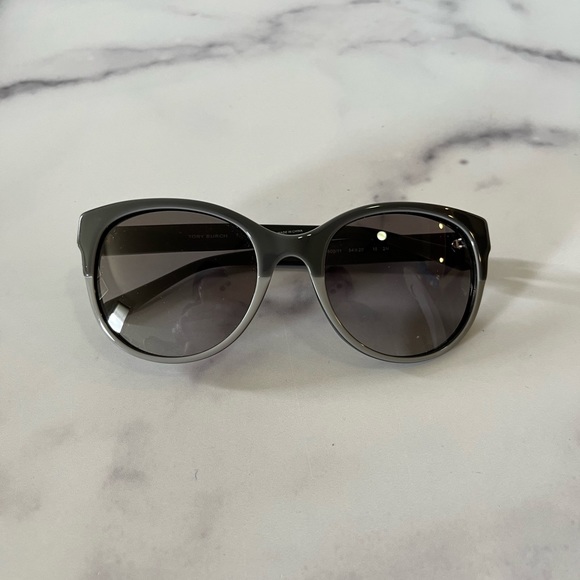 Tory Burch bicolor sunglasses - Picture 3 of 6